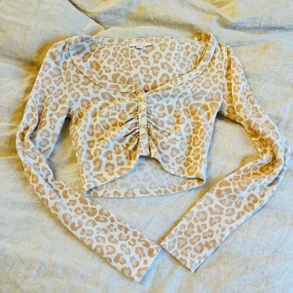 Colsie XS soft long sleeve leopard crop‎ Henley soft - Picture 2 of 8
